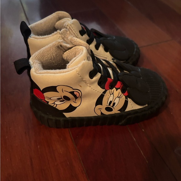 Zara Baby Minnie Mouse High Top Sneakers Size 6 Kids White Black Disney - Picture 3 of 5